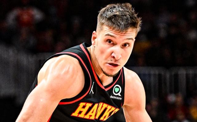 爱德华兹生涯已101次单场得分30+，追平唐斯并列队史第一（爱德华兹生涯第101次单场30+，与唐斯并列队史第一）