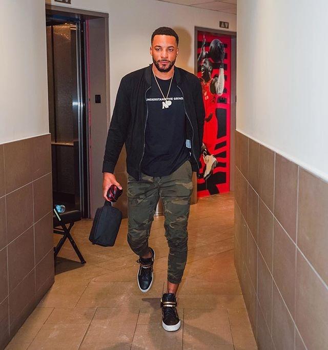 记者：雄鹿有意打包交易格兰特和罗威，也在追求维金斯和基斯珀特（记者：雄鹿谋求打包引进格兰特与罗威，同时追逐维金斯和基斯珀特）