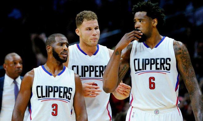 法兰克福4-3逆转科隆，伯卡特梅开二度，达胡德建功（法兰克福上演4-3逆转击败科隆，伯卡特双响，达胡德破门）