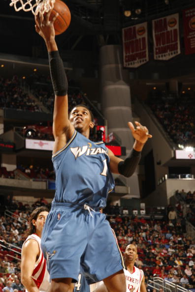 意甲争冠进入胶着阶段（意甲夺冠之争进入白热化）