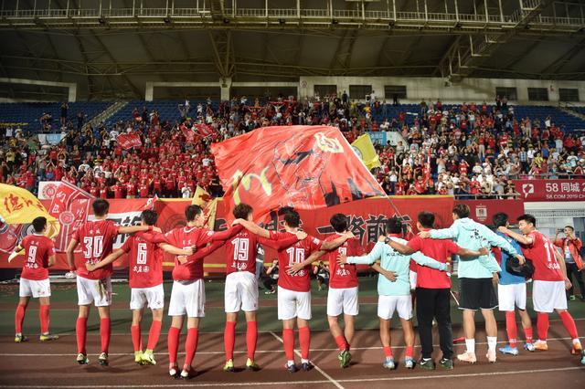 记者：于帕与拜仁的续约仍在谈判中，有可能在年底前做出决定（记者称：拜仁与于帕续约谈判仍在进行，或将在年底前定论）