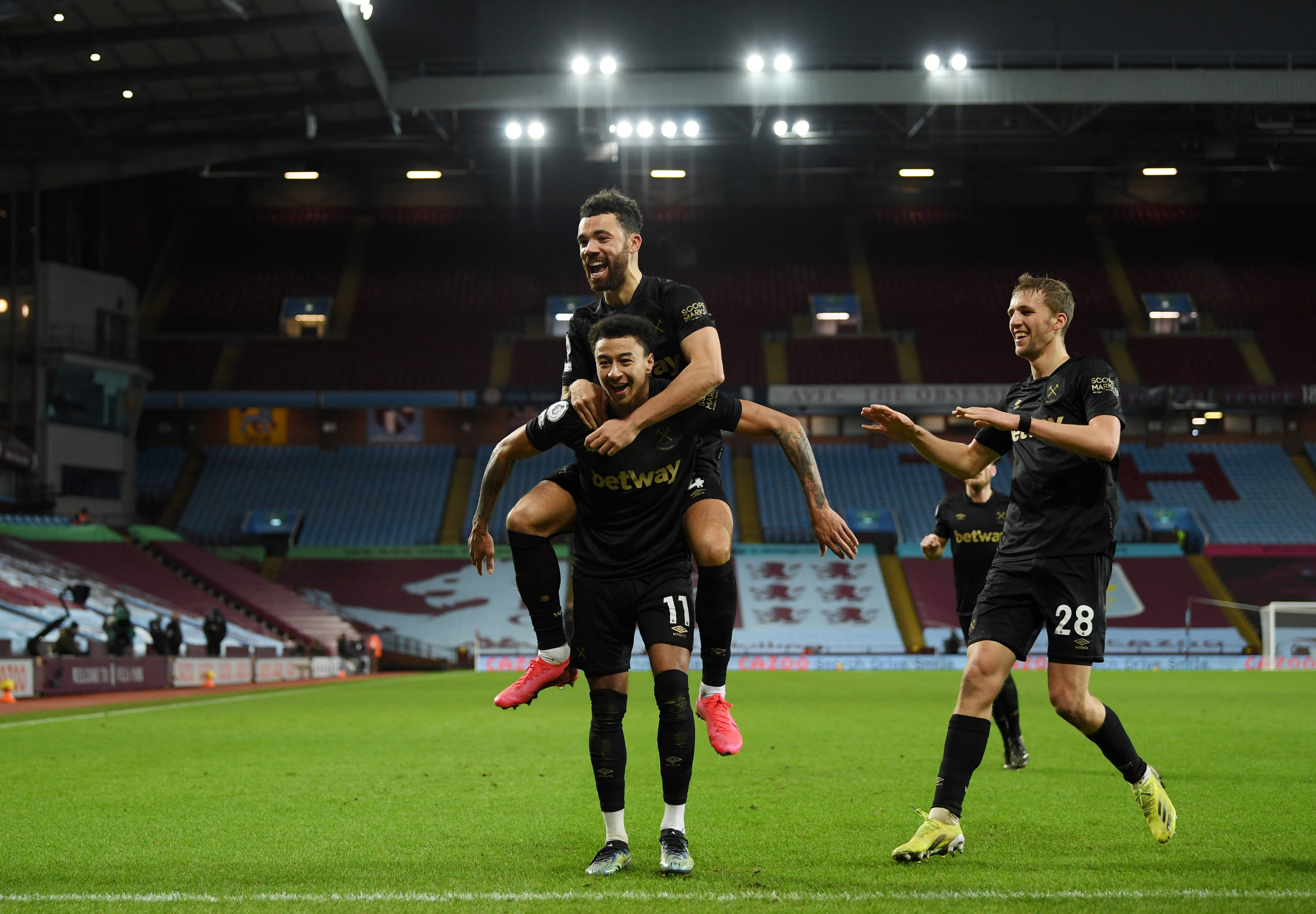 穆斯利奇：杜塞尔多夫实力远超目前排名；球队每天都付出全部（穆斯利奇：杜塞尔多夫实力与当前排名不符，球队每日倾尽全力）