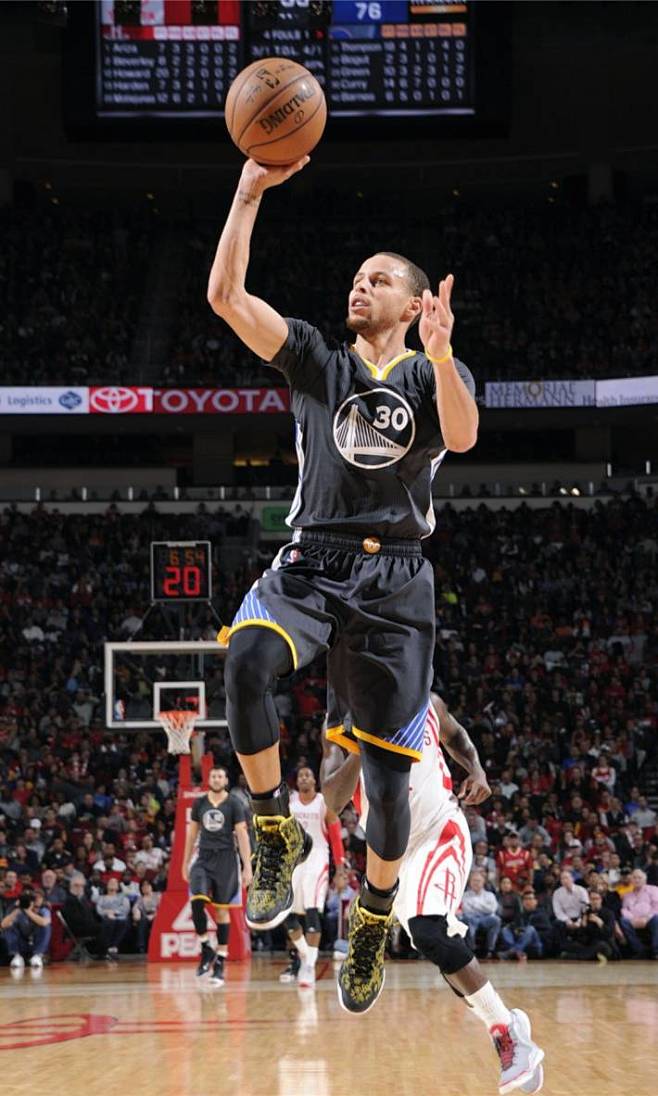 黄雅琼刘雨辰婚后亮相羽超赛场（黄雅琼、刘雨辰婚后首秀现身羽超赛场）