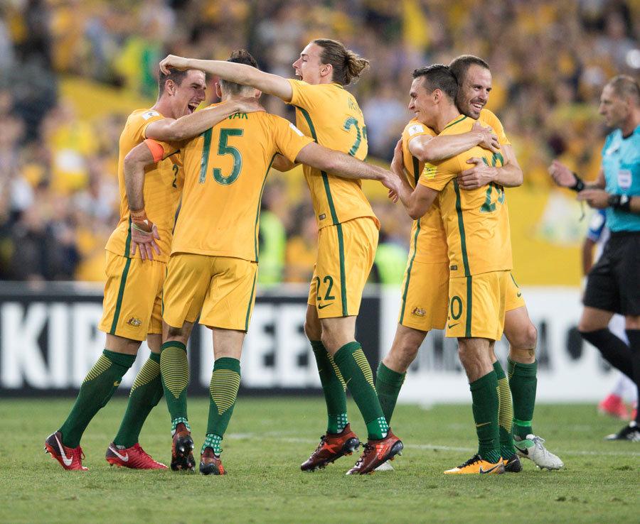 五冠加身！国安3-0击败河南夺得队史第5座足协杯冠军（国安三球完胜河南，队史第五次捧起足协杯）