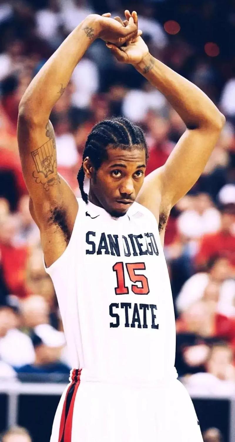 雨一直下，气氛不算融洽！这次比赛为什么不带徐杰呢？（雨不停歇，气氛微妙：这次比赛为何未带徐杰？）