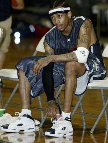 斯洛特：外界的议论影响了萨拉赫的情绪，每个人都会犯错（斯洛特：舆论干扰影响了萨拉赫情绪，谁都会有失误）