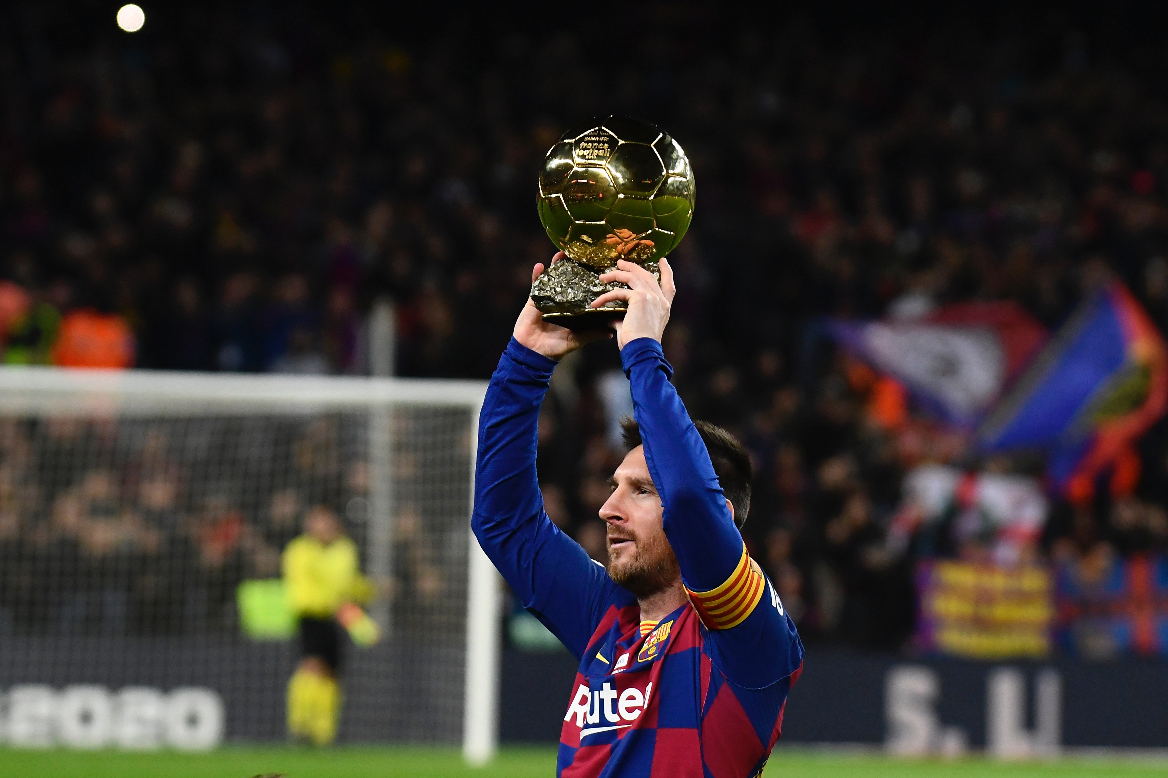 米兰女排以3-0击败贝加莫，艾格努砍25分MVP，展现统治力，整体配合出色，展现冠军底蕴。（米兰女排3-0横扫贝加莫，艾格努25分当选MVP，团队默契尽显冠军气质）