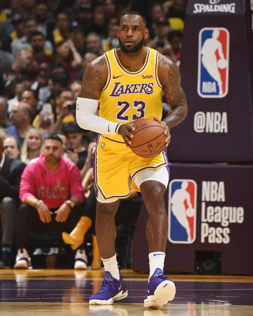 高难度拉杆：突破对手防线