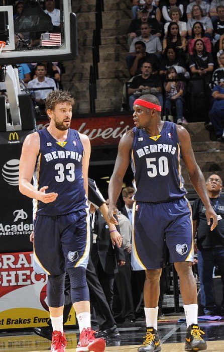 哈登狂砍55分封神！成NBA首位双队史得分王，36岁飙10记三分创多项纪录（36岁哈登轰55分10记三分，成NBA历史首位双队史得分王，多项纪录被改写）