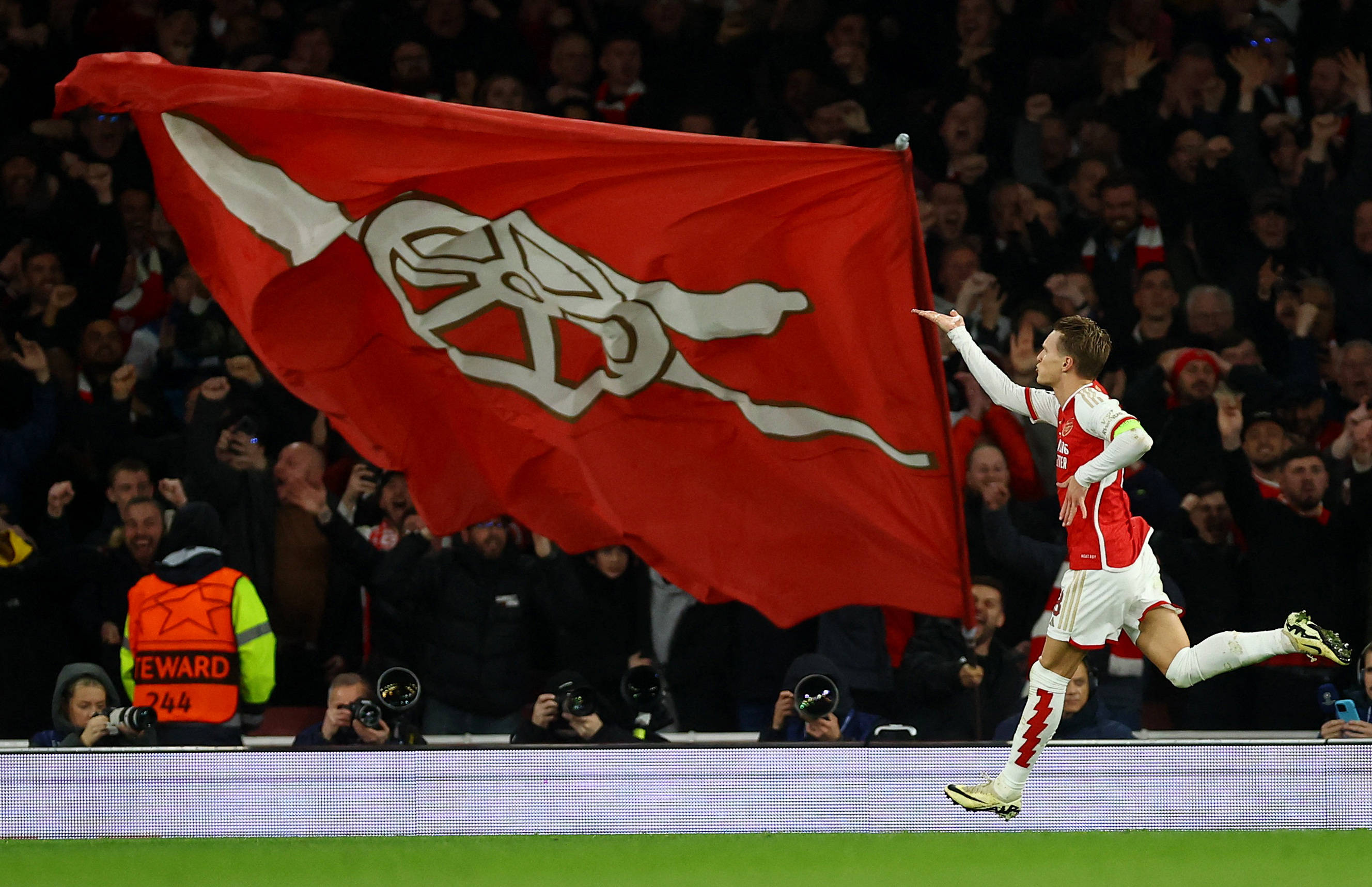 NBA竞争激烈，强者生存法则（NBA群雄逐鹿：适者生存之道）