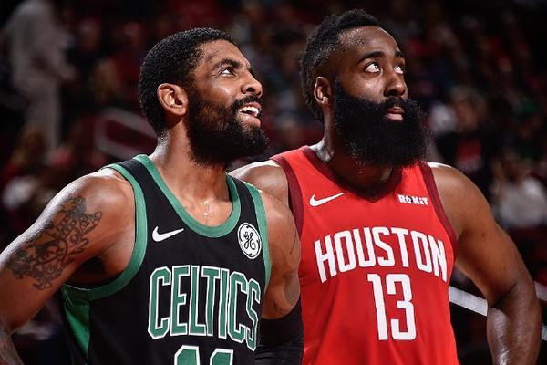 世界最经典的十大足球技巧（盘点全球最经典的十大足球绝技）