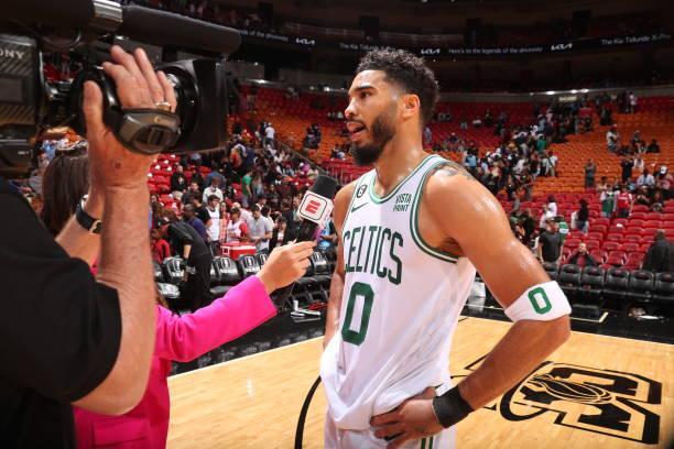 球星刚上场就改变节奏（球星上场瞬间改写节奏）