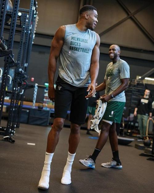 意天空：埃尔莫索伤愈复出，预计将在罗马对阵那不勒斯时首发（意天空：埃尔莫索康复回归，罗马战那不勒斯预计首发）