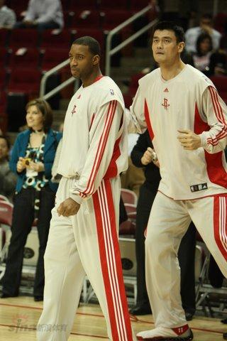 天使魔鬼一念间！威少疯狂打铁却完成续命 施罗德绝杀拒绝逆转（天使与魔鬼瞬间切换：威少手感冰冷仍续命，施罗德压哨绝杀拒绝逆转）