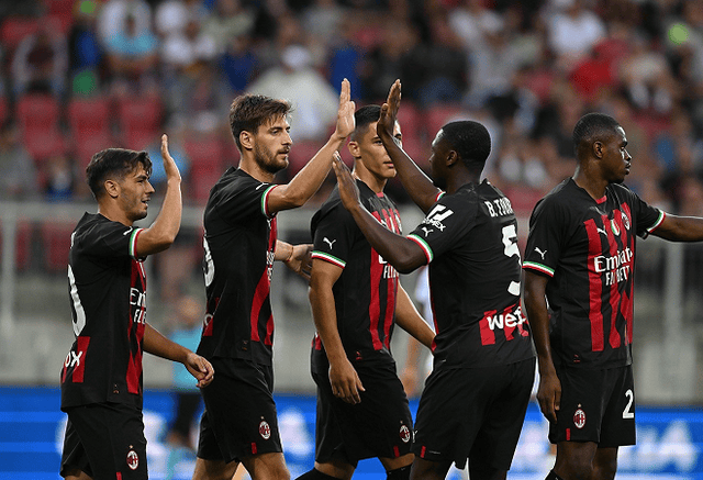 吉拉西多特生涯欧冠已打入15球，队史仅次于罗伊斯和莱万（吉拉西欧冠为多特打入第15球，队史仅逊罗伊斯与莱万）