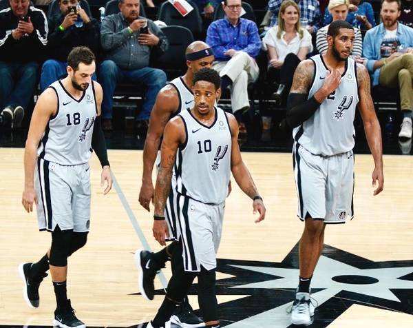 火箭对太阳伤病报告：布克＆杰伦·格林缺席，利弗斯出战成疑（火箭vs太阳伤情更新：布克、杰伦-格林缺阵，利弗斯出战存疑）