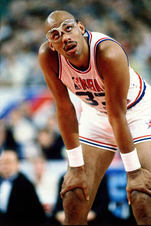 卡卢卢：斯帕莱蒂要求很高；我们可以随时切换三后卫或四后卫（卡卢卢：斯帕莱蒂要求严格，阵型可随时在三后卫与四后卫间切换）