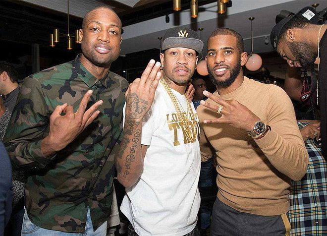 安东尼绝了！反击挑射破门+4天造4球，率队2-0进欧联前8争冠大热（安东尼状态爆棚！反击挑射破门，4天造4球，带队2-0晋级欧联八强成夺冠热门）