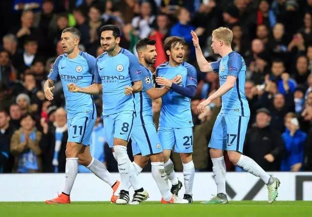 克媒：汉堡进行球衣慈善拍卖，18岁武斯科维奇球衣成标王（克罗地亚媒体：汉堡举办球衣慈善拍卖，18岁武斯科维奇战袍拍得最高价）