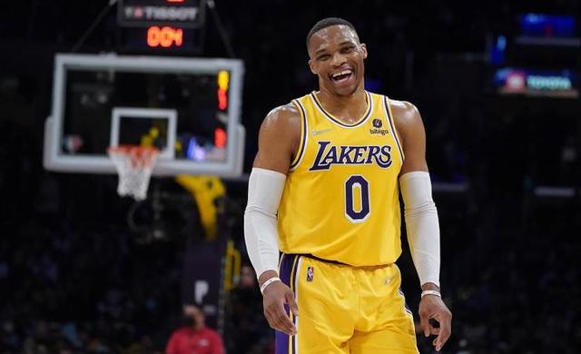 斯图加特后卫：在多特蒙德比赛总是很特别，期待周六的对决（斯图加特后卫：对阵多特总别具意义，期待周六之战）