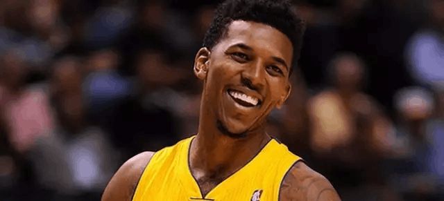 这后撤步跳投太无解（这记后撤步跳投简直不可阻挡）